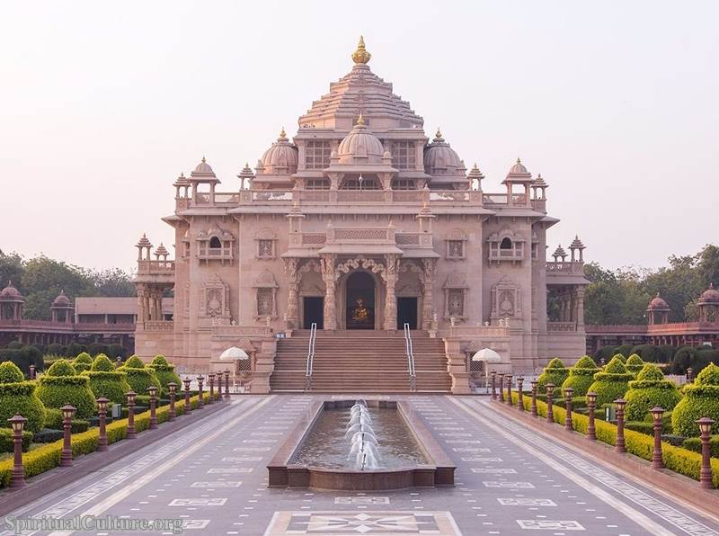 The largest Hindu temples in India