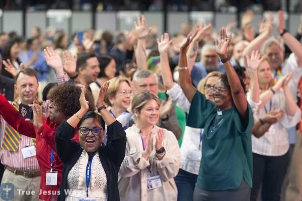 How are Methodists different from Presbyterians?