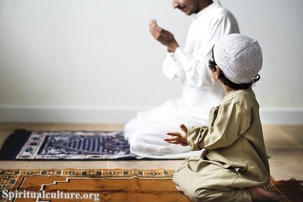 How do Shias pray?