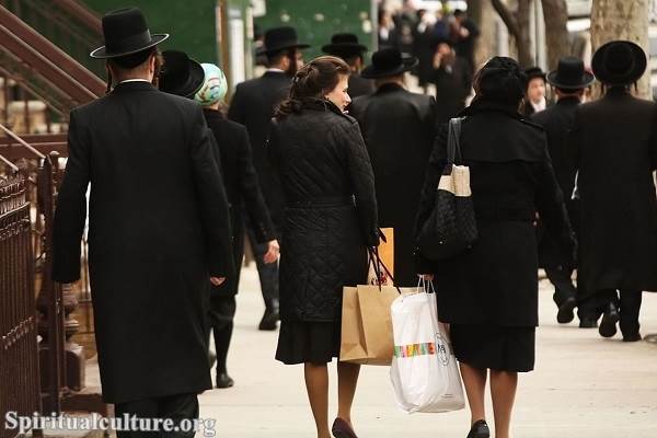 A Deep Dive into Jewish Clothing